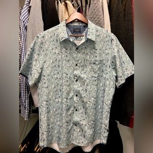 7 Diamond 4 way stretch short sleeve Men’s LG like new